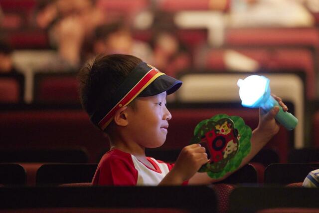 ステージに興味津々のようです！