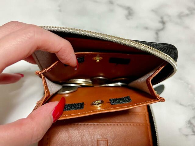 コインを入れてみました。マチ付きなので出しやすいです♪