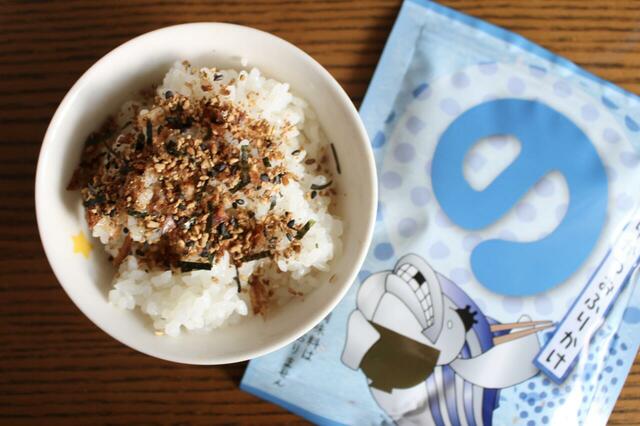 【ロピア 化学調味料無添加ふりかけ 各28g 79円】「のりかつお」は、おひたしやお好み焼きなどにも使えます