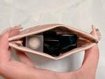 【カルディ ぱっちんポーチ （にゃつver）】サイズは（約）縦13×横10cm。リップを3本収納できるサイズ感です