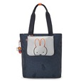 【Kipling x miffyコレクション】クロスボディバッグ「メイバッグ」は、ストラップを外して、トートバッグ「メリタ」のフロントポケットとして装着可能