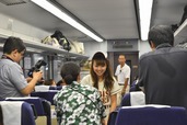 カワイイヱビスガールが車内を回る
