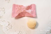 キャンディーはミルク味。中にはチョコレートが！