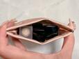 【カルディ ぱっちんポーチ （にゃつver）】サイズは（約）縦13×横10cm。リップを3本収納できるサイズ感です