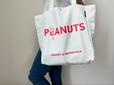 春のカジュアルファッションに合わせやすいデザイン【リンネル2022年5月号 SNOOPY BIGトートバッグ】