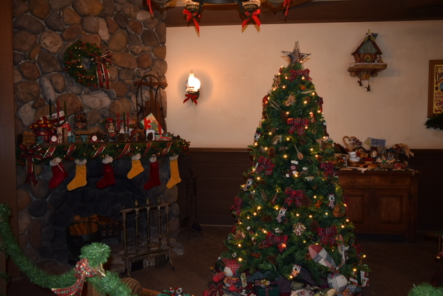 入場ロビーにはいたるところにクリスマス装飾が施されている