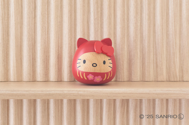 ハローキティ 木製だるま　2,200円（税込）