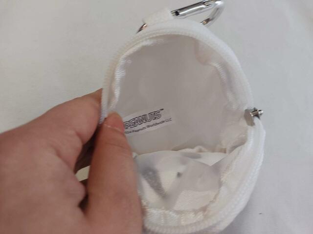 ポーチの中には、ロゴタグあり