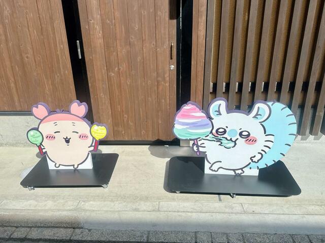 お店の脇にはモモンガ＆古本屋のコンビも登場！