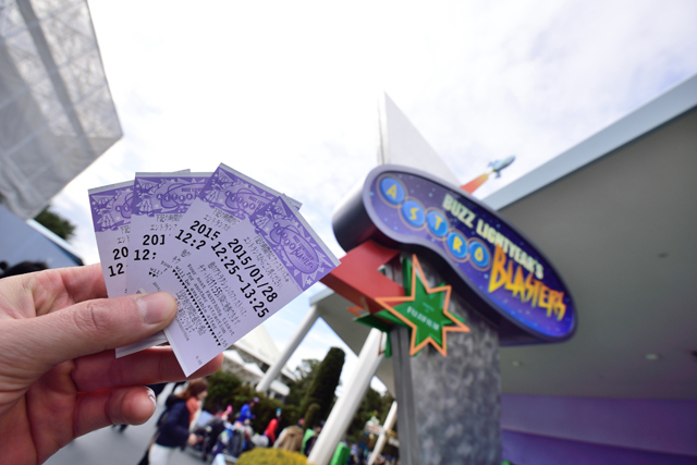 12：[13時1分]「バズ・ライトイヤーのアストロブラスター」ファストパス利用 ©Disney