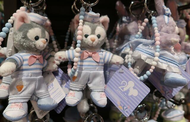 香港ディズニーランドグッズ　ダッフィー＆フレンズ プレイ・デイズ　ぬいぐるみストラップ(199HKD)