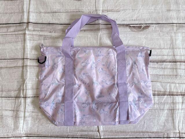 背面は装飾がないシンプルな作り