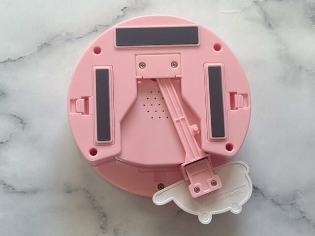 裏側にはマグネット付きなため、冷蔵庫などに貼り付けられます！