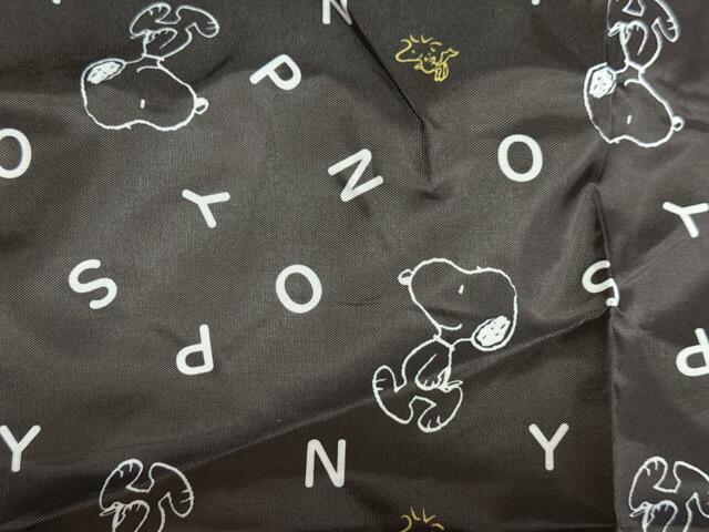 スヌーピーとアルファベットはホワイト、ウッドストックはイエローでプリントされています！