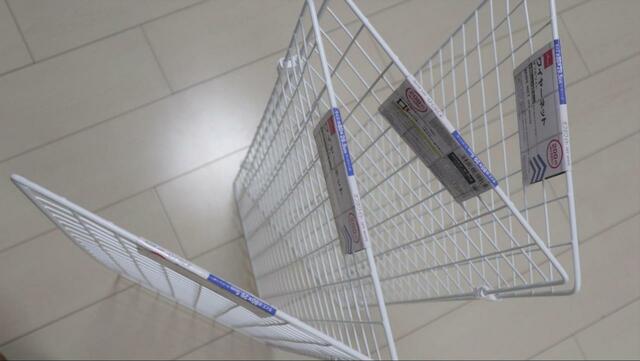 【ワイヤーネット活用術 部屋干し用パネル】問題なく自立します