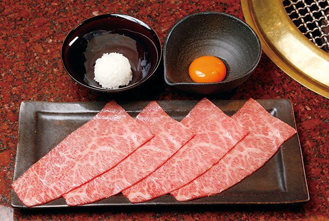生肉のお店・厳選！／【銀座】焼肉うしごろ 銀座店　ザブトンのすき焼き 3240円