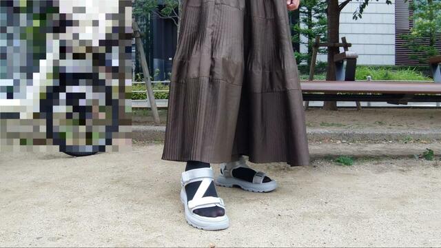 【GU ボリュームソールテープサンダル】カジュアルすぎない抜け感で、足長効果もあります♪