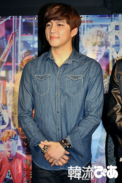 司会進行まで務めようとする真面目なスヒョン(U-KISS) / 『RUN TO YOU～Street Life～』会見