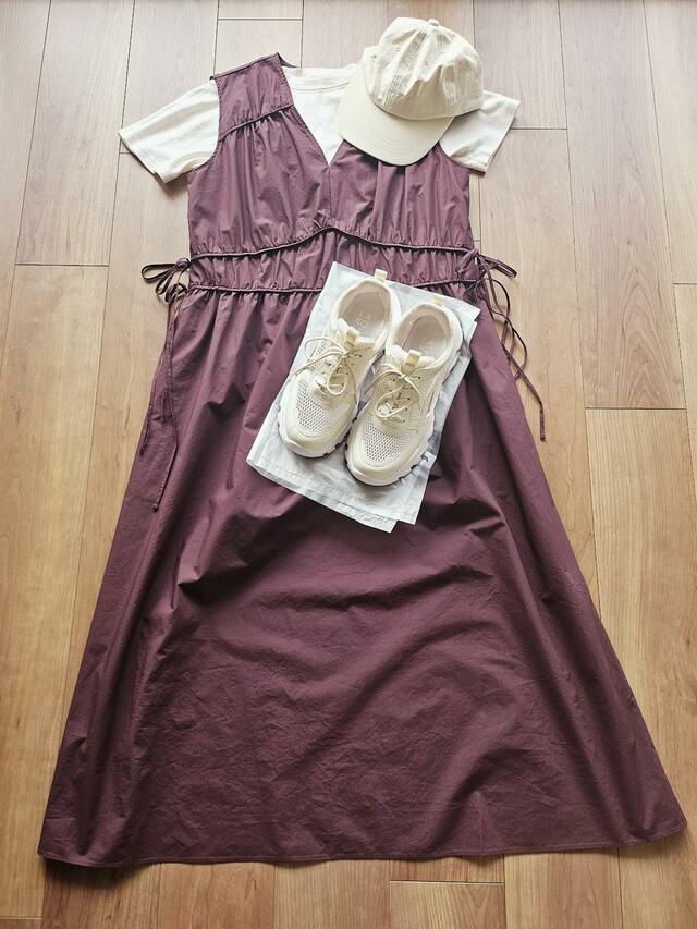 【UNIQLO　コットンギャザーワンピース】Tシャツやスニーカーを合わせればカジュアルにも着こなせます♪