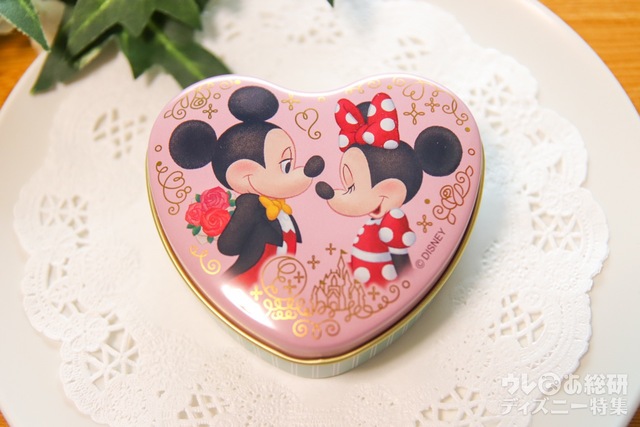 ミッキーがミニーに花束をプレゼント♪