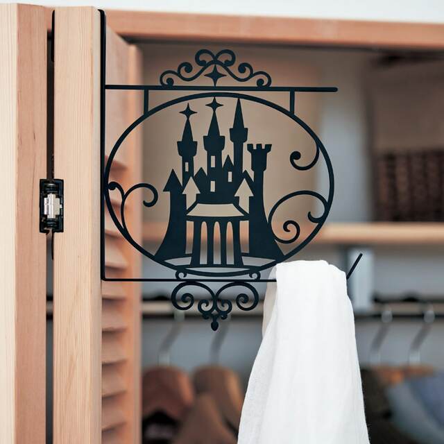 切り絵のようなアイアンドアフック(選べるキャラクター)| ¥3,990 (税込)