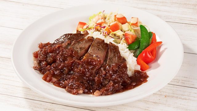 牛リブロースステーキごはん あめ色たまねぎのソース