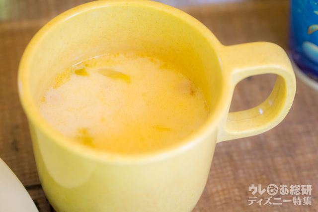 ユカタン・ベースキャンプ・グリルのスペシャルセット（ベーコンと野菜のクリームスープ）