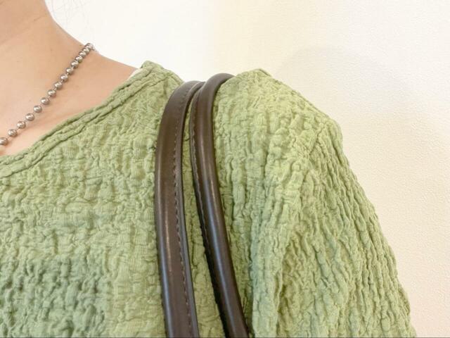 【GLOBAL WORK スペ軽チャーム付きボストン】ショルダーは64cmと肩掛けしやすい長さです◎