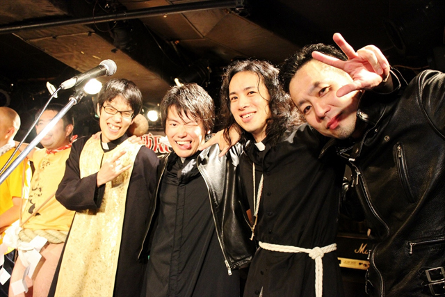 超カオスな対バン「坊主バンドvs.牧師ROCKS」の模様