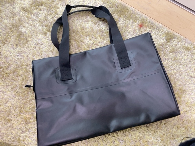 【ワークマン 防水ボストンバッグ】カラーはブラック、グリーン、ダークグレーの3色。旧モデルと比べてシックな展開に!