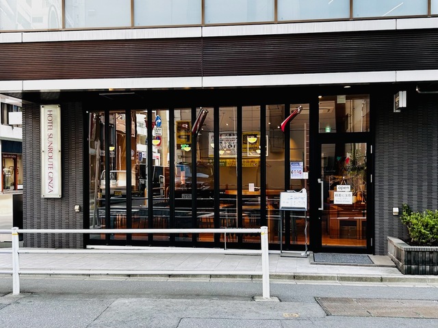 【ヴィラッツァ ドゥエ】こちらのドアと、店が入っているホテルサンルート銀座からも入店できます