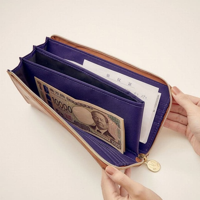 【『moz 整理上手な牛革長財布BOOK earth brown』(宝島社)】ガバッと開くL字ファスナー