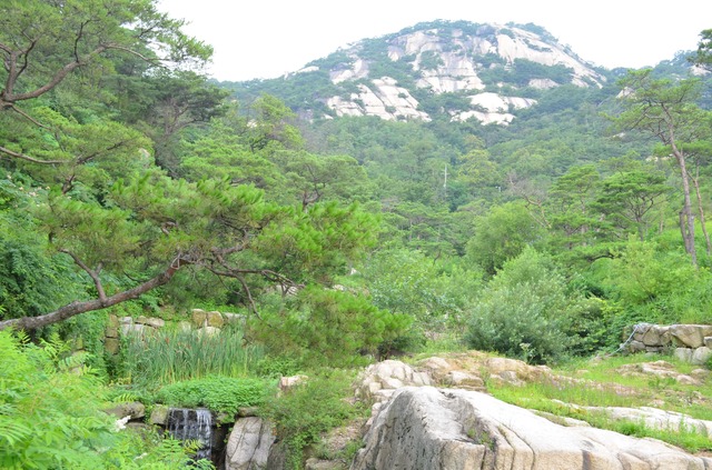 ソウル中心部からバスで3～4キロの場所とは思えない水聲洞渓谷