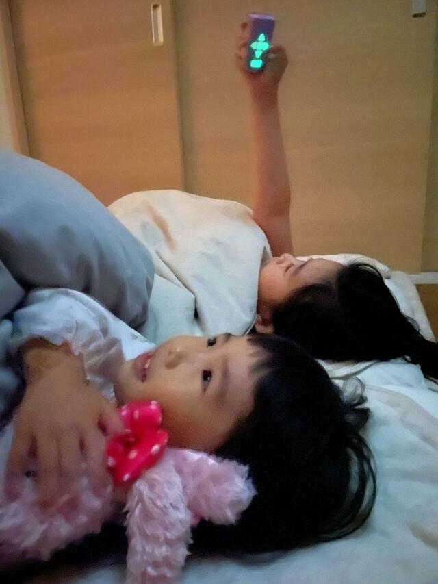 「子どもの寝かしつけ」が楽しくなる! 動く絵本プロジェクター『ドリームスイッチ』を３日間試してみた