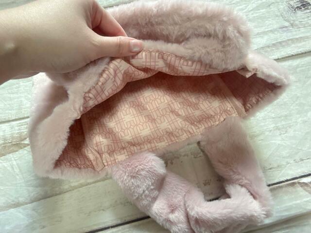 内側はポケットなどはないシンプルな作り