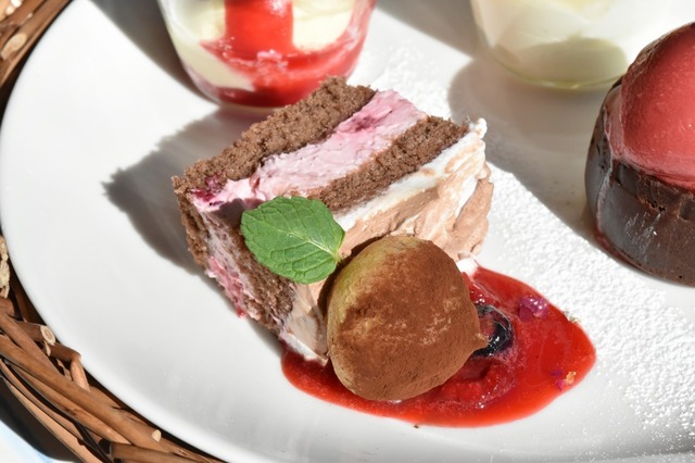 ショコラシューとラズベリーのクリームチーズショートケーキ