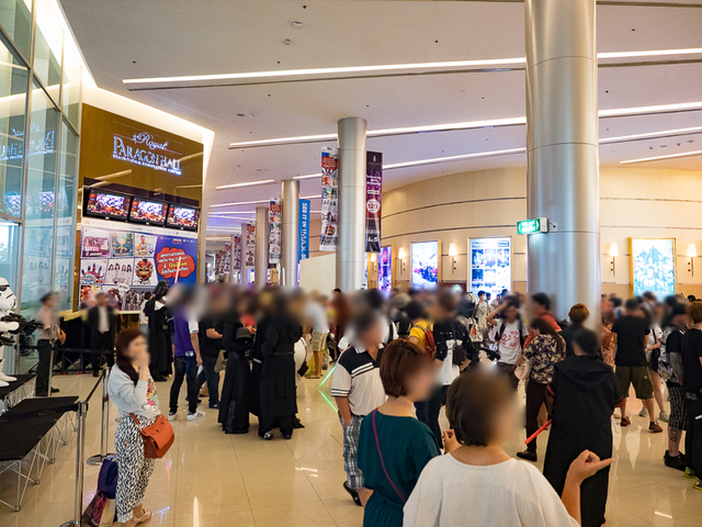 コスプレイヤーが多くいた、イベント会場入り口前