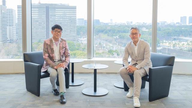 亀田誠治（左）、宮本亞門（右）