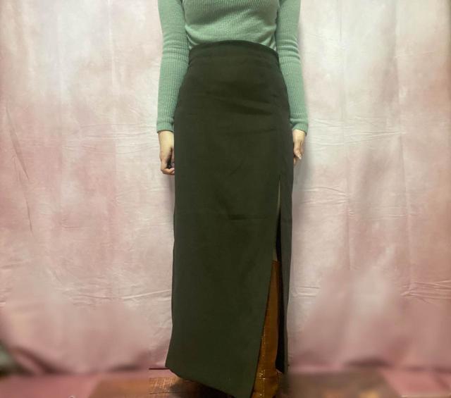 【GRL(グレイル)】スリットロングタイトスカート/ブラウンMサイズ着用