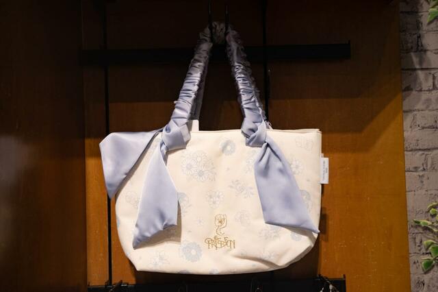 トートバッグ 4,200円｜ユニバーサル・スタジオ・ジャパン「葬送のフリーレン」コラボグッズ