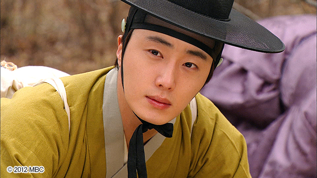 『太陽を抱く月』　© 2012 MBC