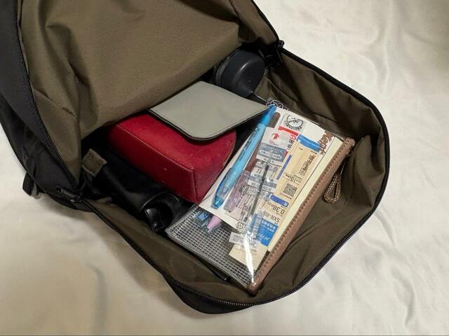【ワークマン リュックに変身ショルダーバッグ】これだけ入れてもまだ少し余裕あり!ノートPCは念のためケースに収納して入れるのが◎