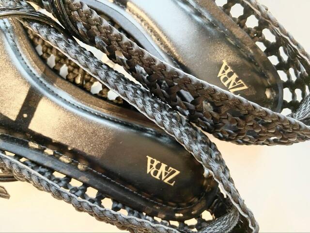 【ZARA ストラップ付き編み込みバレリーナシューズ】インソールはとてもクッション性が高く歩きやすいです◎