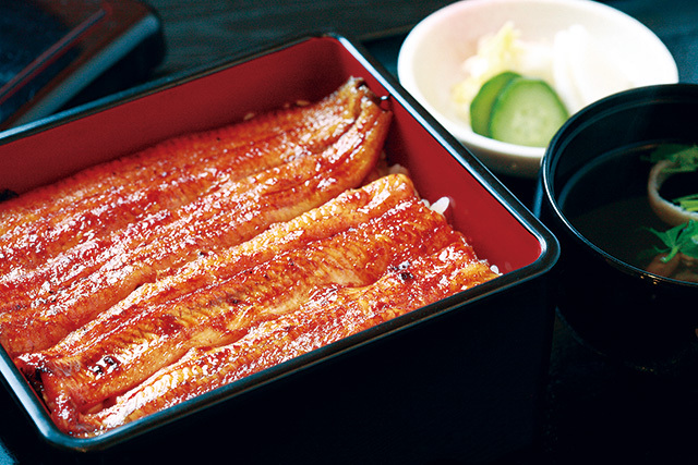 うなぎ処 古賀（西浦和） うな重 竹 3200円（税別） 注文を受けてから備長炭でじっくりと焼き上げる。ジューシーな身と甘辛いタレが絶品。