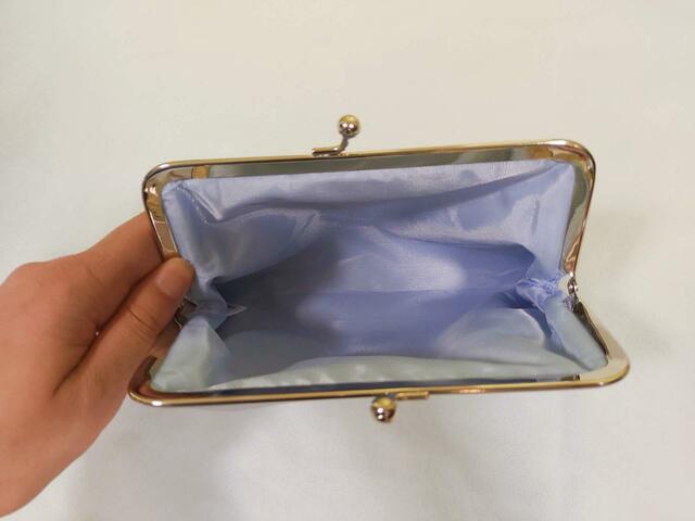 がま口部分をパカッと開けて使用