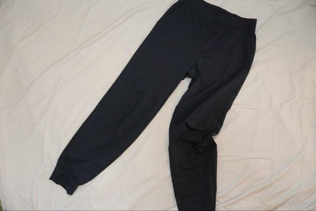 【UNIQLO ウルトラストレッチエアリズムジョガーパンツ】スッキリとしたシルエット