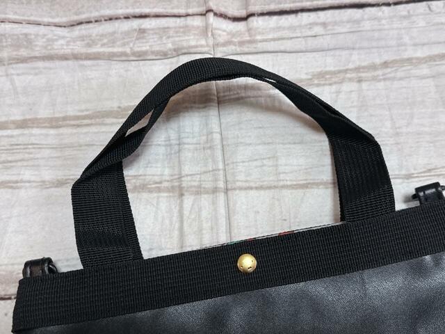 持ち手は短め。手持ちで持てる長さです