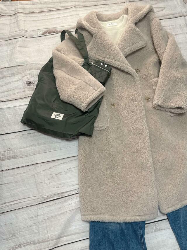 ボアコート×ワイドデニムのカジュアルコーデに合わせても◎