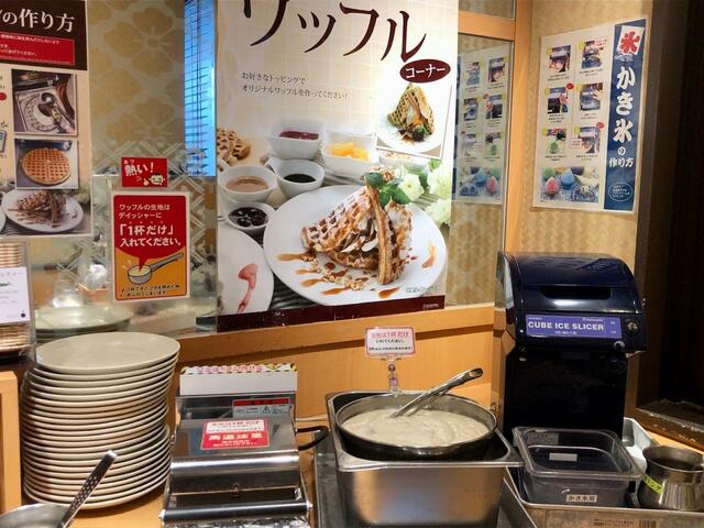 【しゃぶ葉 食べ放題】ワッフルも自分で生地をすくって焼くスタイル