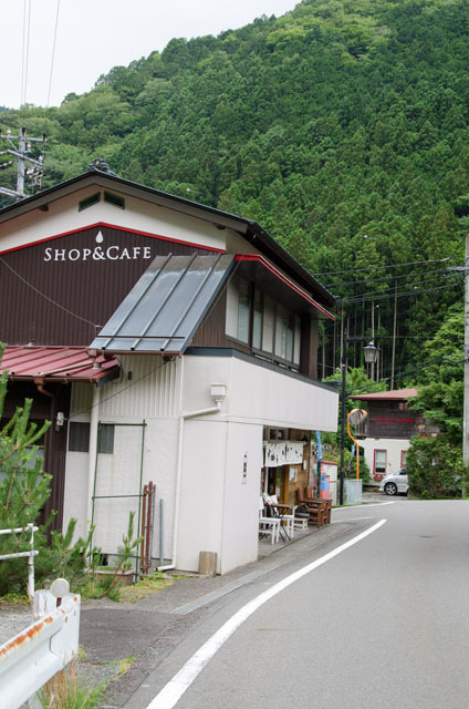 ショップ＆カフェ「晴耕雨読」。ハンモックカフェとkとなり、営業日が多い
